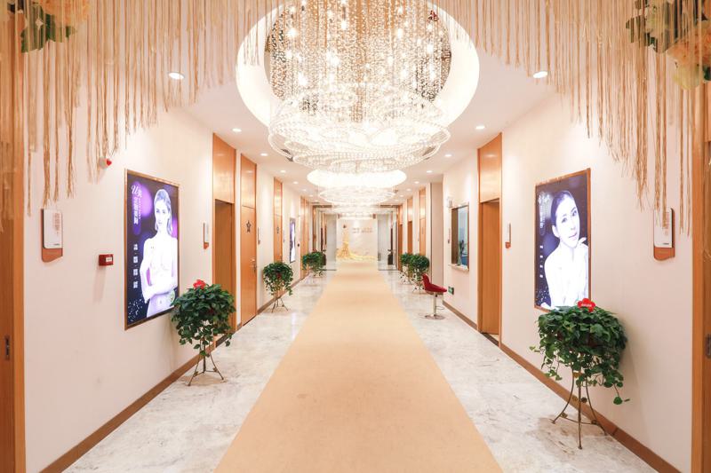 合肥华美整形隆胸技术怎么样？专业医生团队、真实案例分享、2025最新价格表